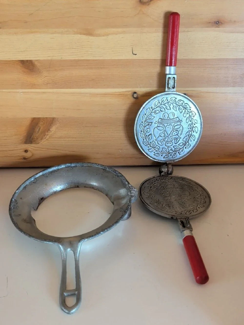 VTG. Nordic Ware Krumcake Iron.Red-Handled Cast Aluminum Stove-Top Ironing Press